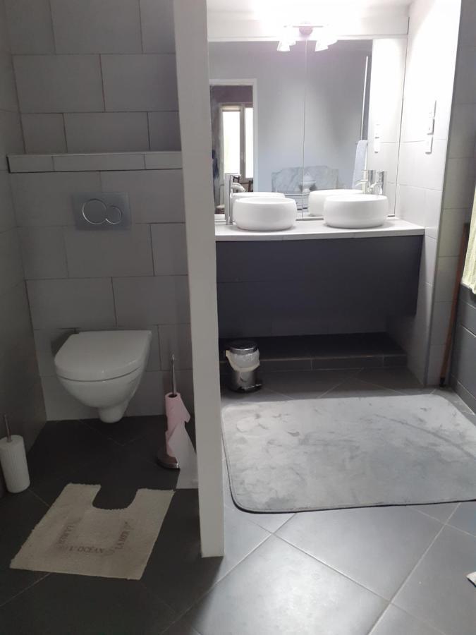 Grande Chambre D'Hote Proche Disneyland Et Parc Des Felins Guerard Luaran gambar